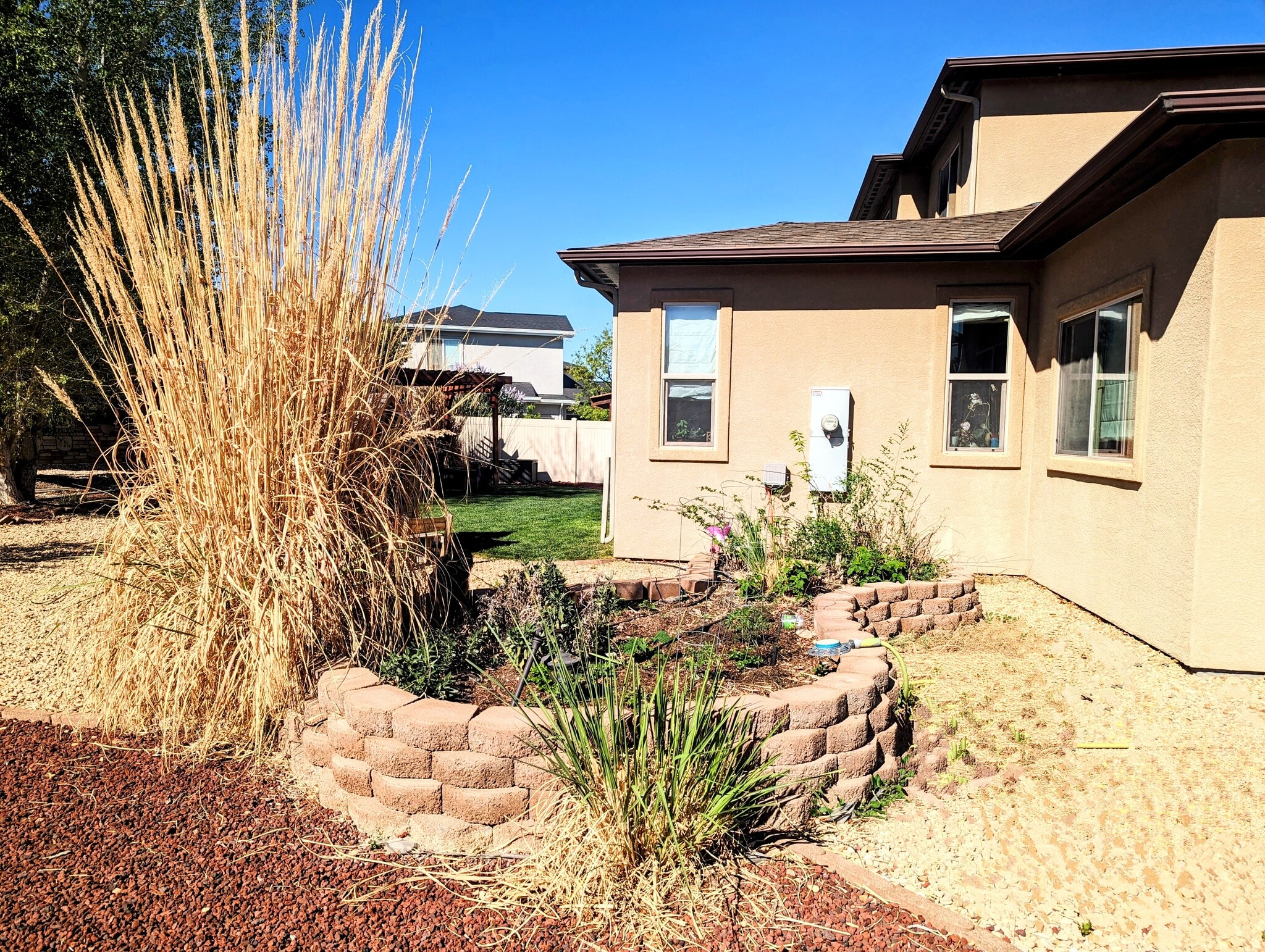 Building Photo - 2979 Fairway View Dr