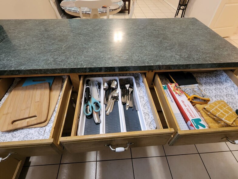 Building Photo - 3810 W Sarah Evans