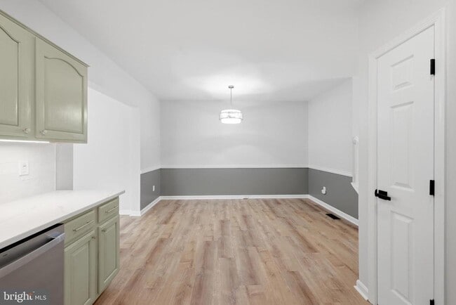 Building Photo - 8972 Benchmark Ln
