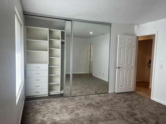 Building Photo - 2758 Bolker Dr