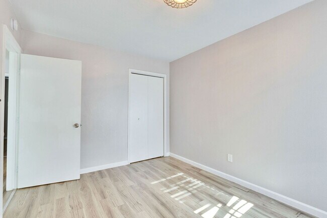 Building Photo - 2705 Northeast Dr