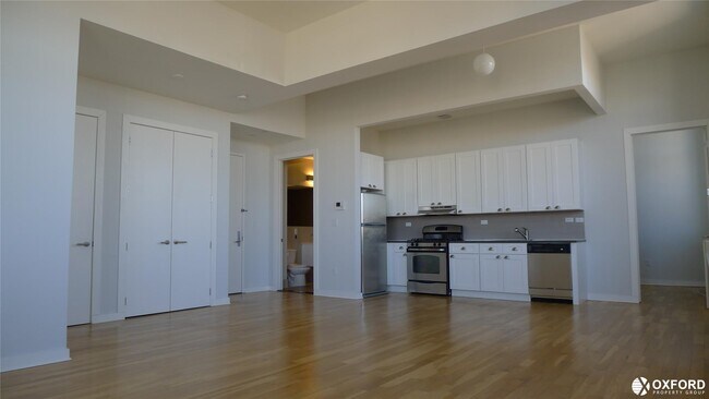 Building Photo - 71-13 60th Lane