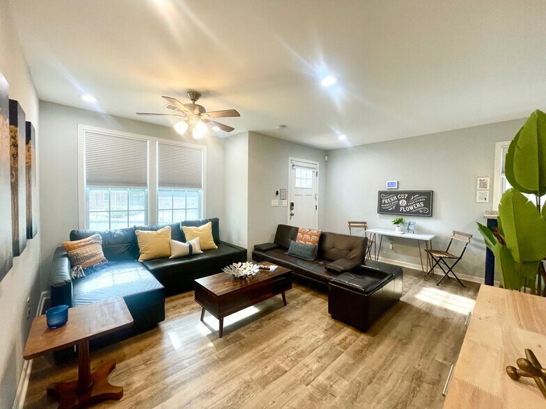 Building Photo - 285 Whitaker Cir NW