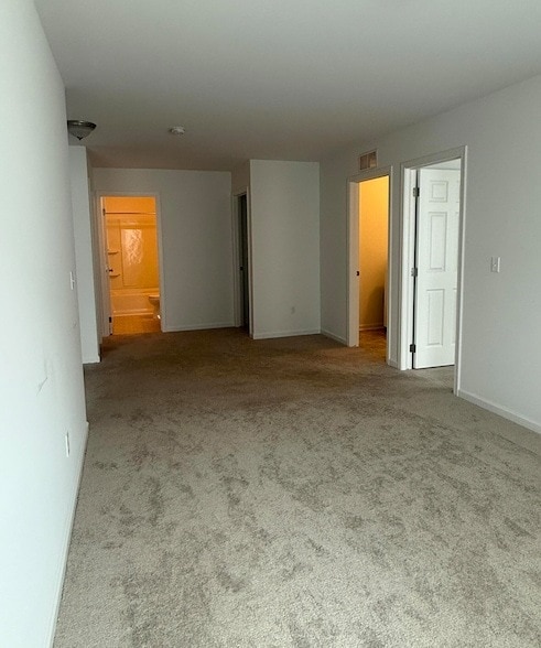 Building Photo - 2682 Valley Dr