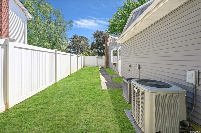 Building Photo - 316 Kimberly Pl