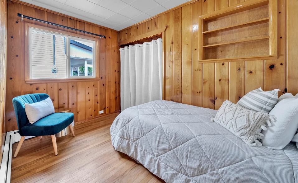 Main Floor bed or office - 1036 Lincoln Ave