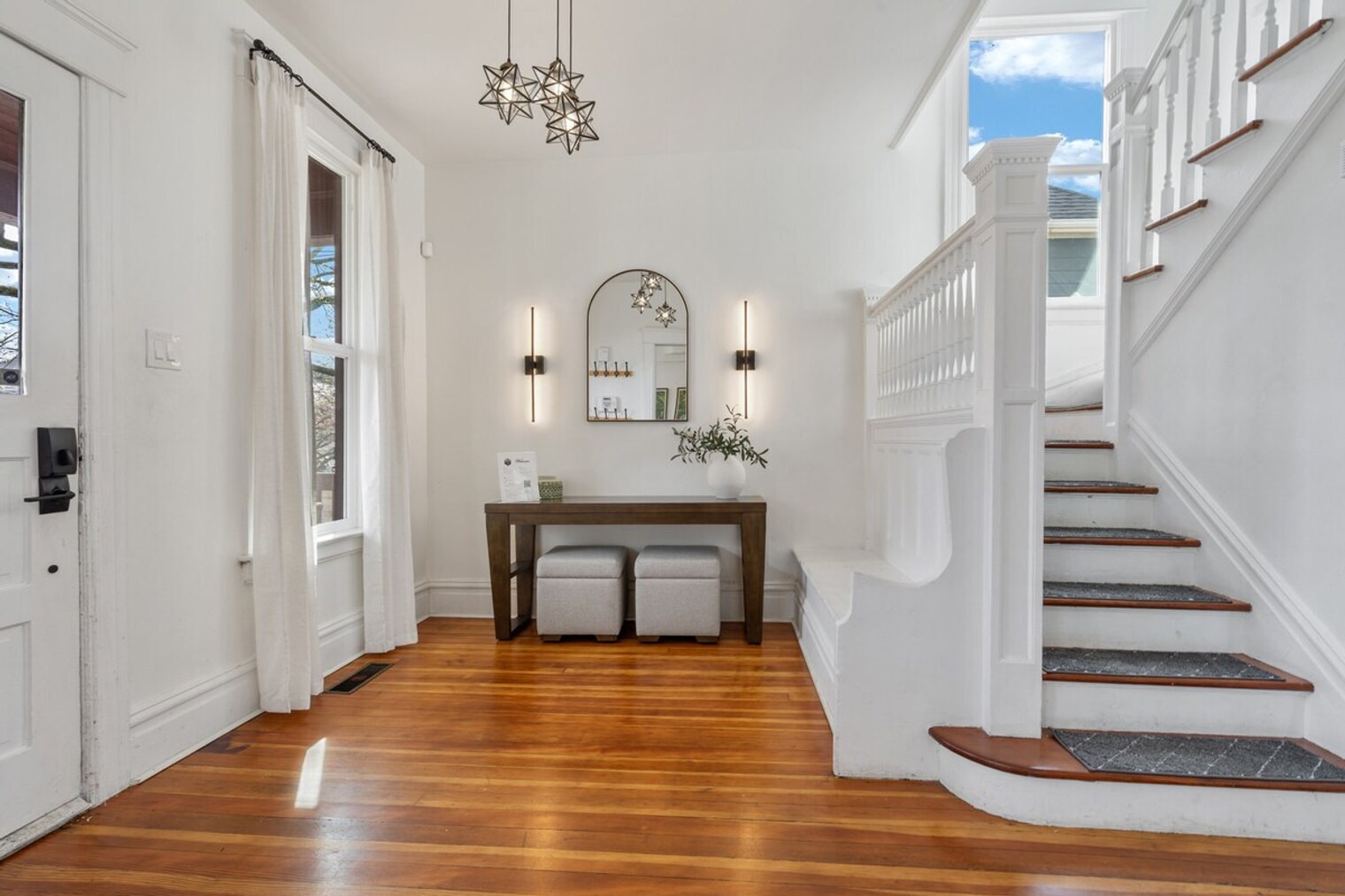 Building Photo - 1914 E Jefferson St