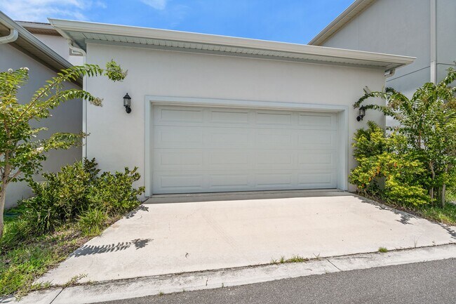 Building Photo - Barely Living in Single Family 3bed/2bath/2-car garage in Lake Nona