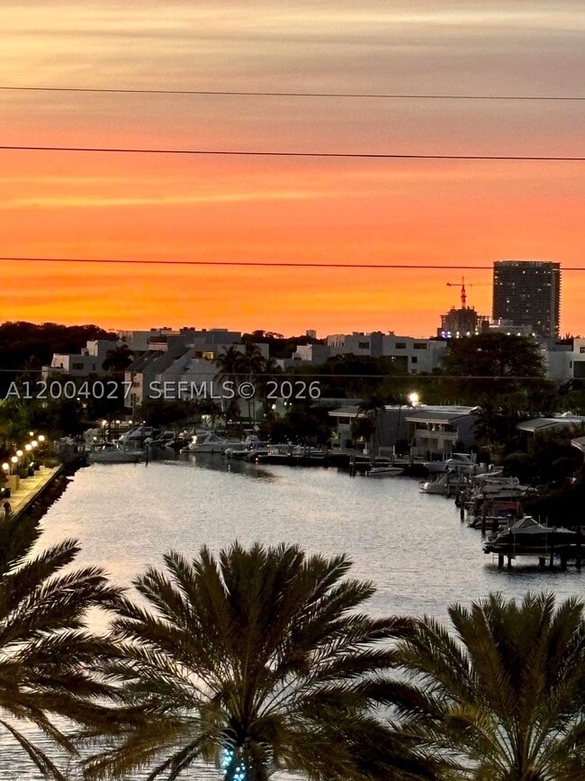 Building Photo - 16001 Collins Ave