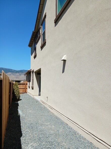 Building Photo - 103 Pilot Peak Dr