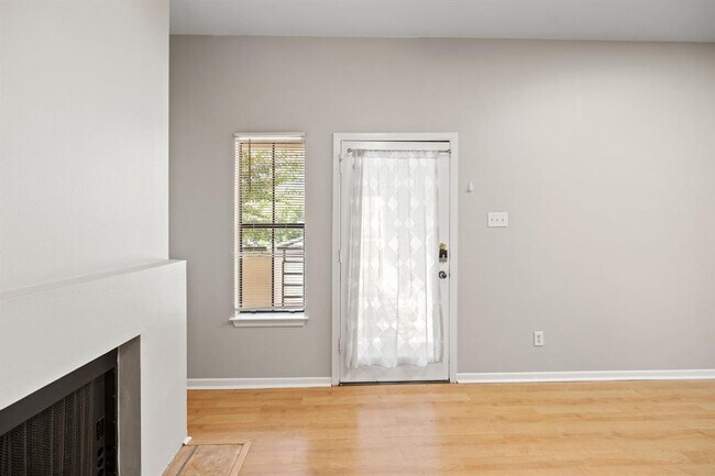 Building Photo - 712 Graham Pl