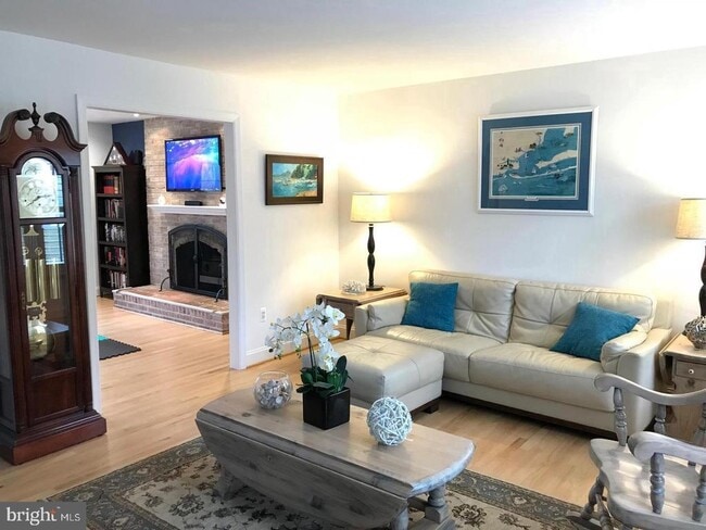 Building Photo - 15986 Cove Ln