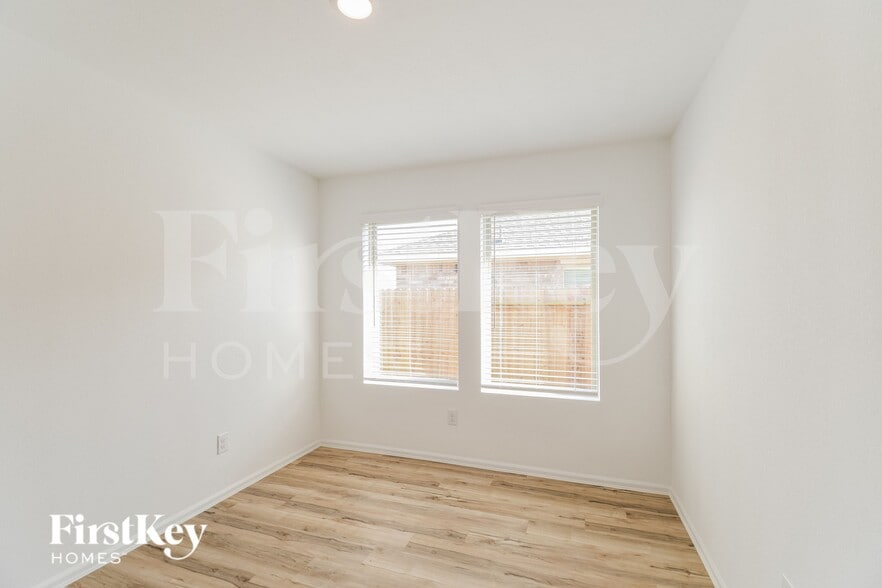 Building Photo - 456 Maple Bnd Ln