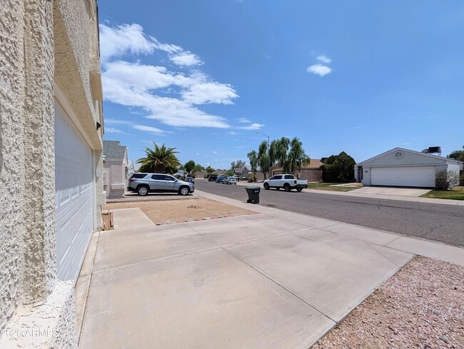 Building Photo - 2824 W Angela Dr