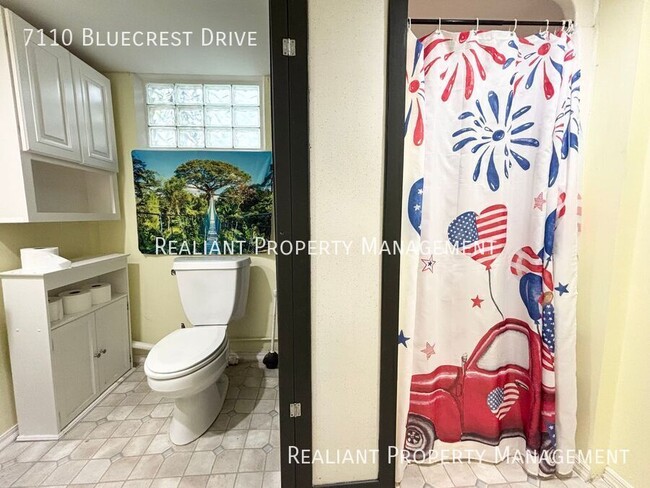 Building Photo - 7110 Bluecrest Dr
