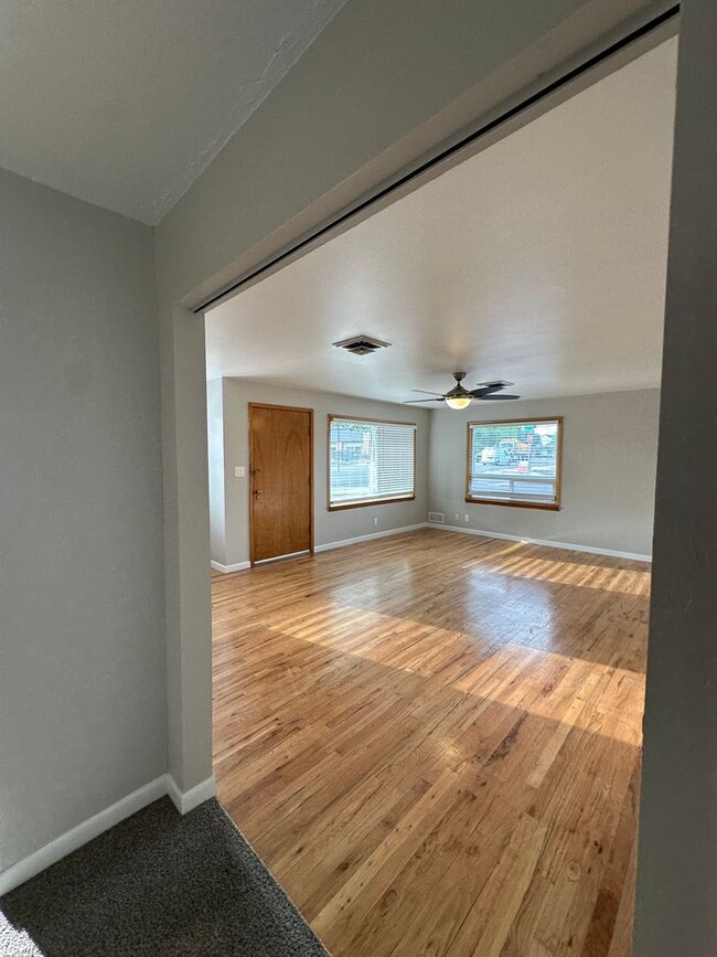 Building Photo - Great location in Meridian for this 3 bedr...