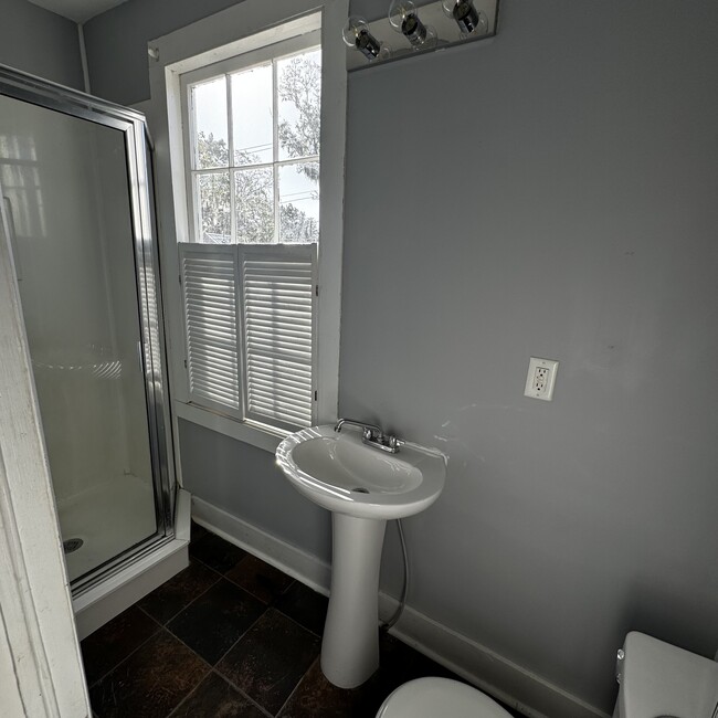 Shared Bathroom upstairs - 907 Duke St