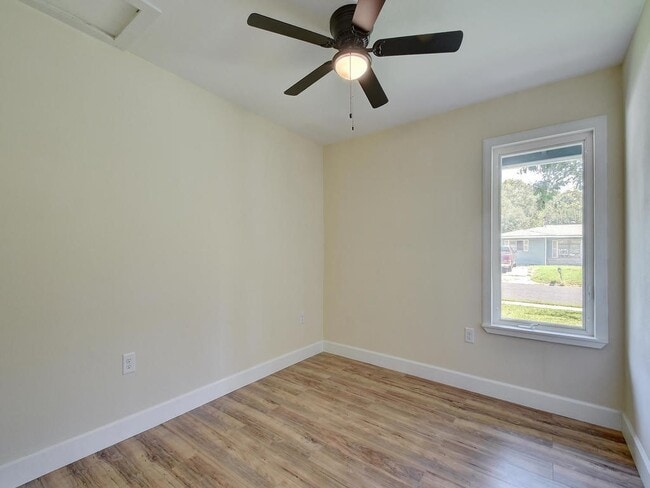 Building Photo - Fantastic Home - Windsor Park
