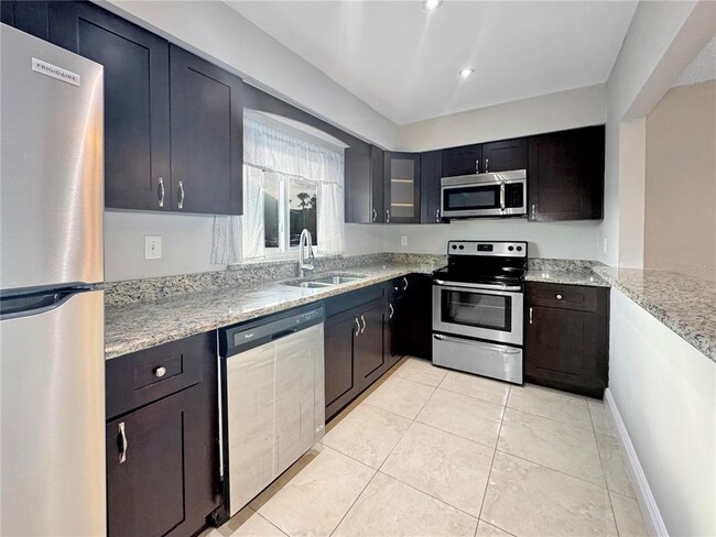 Building Photo - 626 Orange Dr