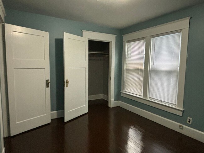 Building Photo - AVAILABLE NOW! Charming 3-Bed, 1-Bath Historic Duplex in Indianapolis!