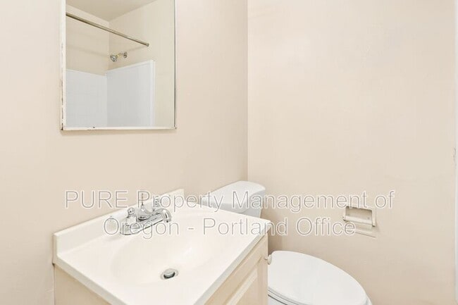Building Photo - 6924 N Amherst St