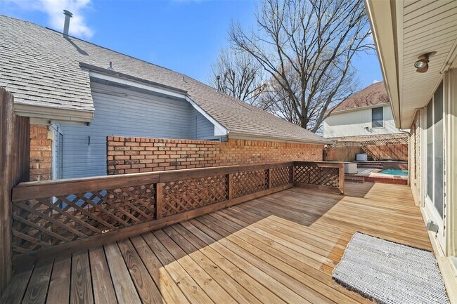 Building Photo - 1205 Olde Towne Dr