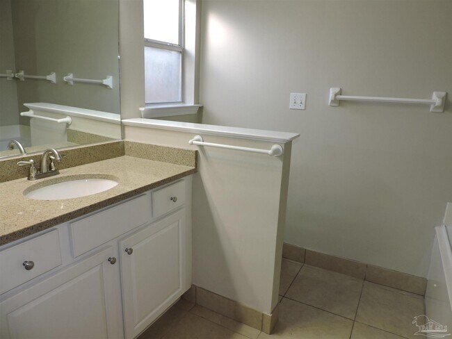 Building Photo - 6423 Lake Charlene Ln