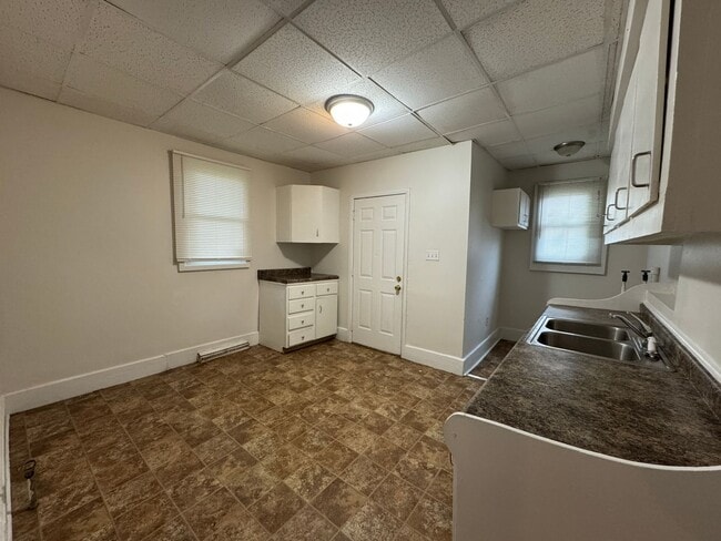 Building Photo - 2346 Coyner Ave