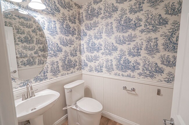 Building Photo - Spacious 4-Bedroom Home with Downstairs Bed/Bath & Full Community Access in Valencia!