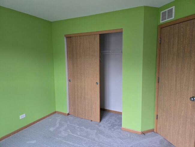 Building Photo - 549 S Jade Ln