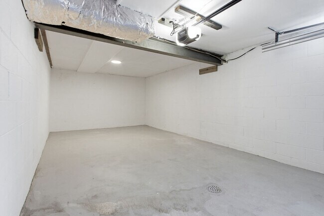 Building Photo - 29 Janyce Dr