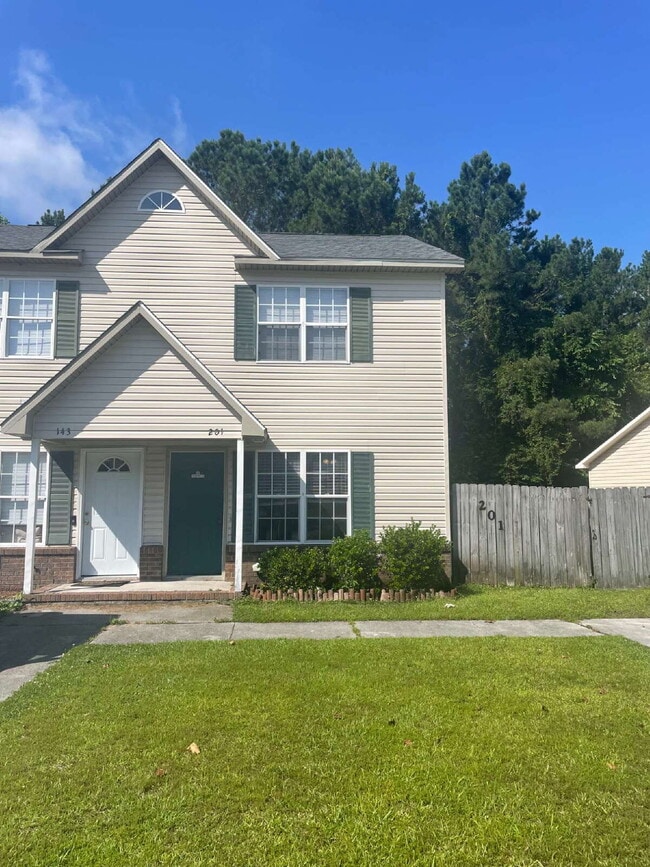 Building Photo - Two Bedroom, 1.5 Bath Townhome-201 Mesa Ln.