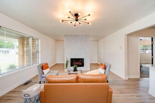 Building Photo - AVAILABLE FOR PRE-LEASE - Modern & Charming 3 Bedroom