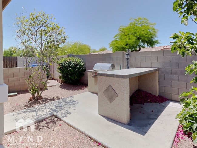 Building Photo - 7236 W Zak Rd