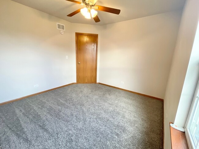 Building Photo - 1814 Van Dyke Ln