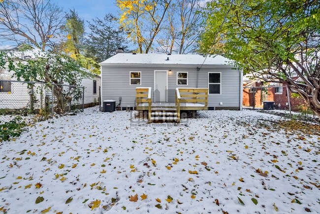 Building Photo - 3721 Kinnear Ave