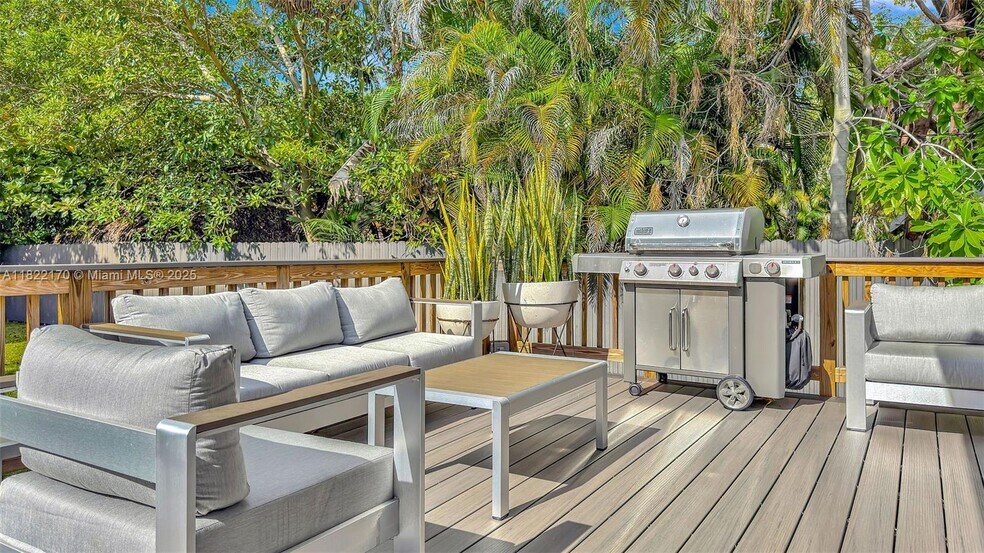 Building Photo - 130 SW 25th Rd