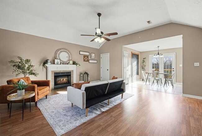 Building Photo - 1304 Freedom Dr