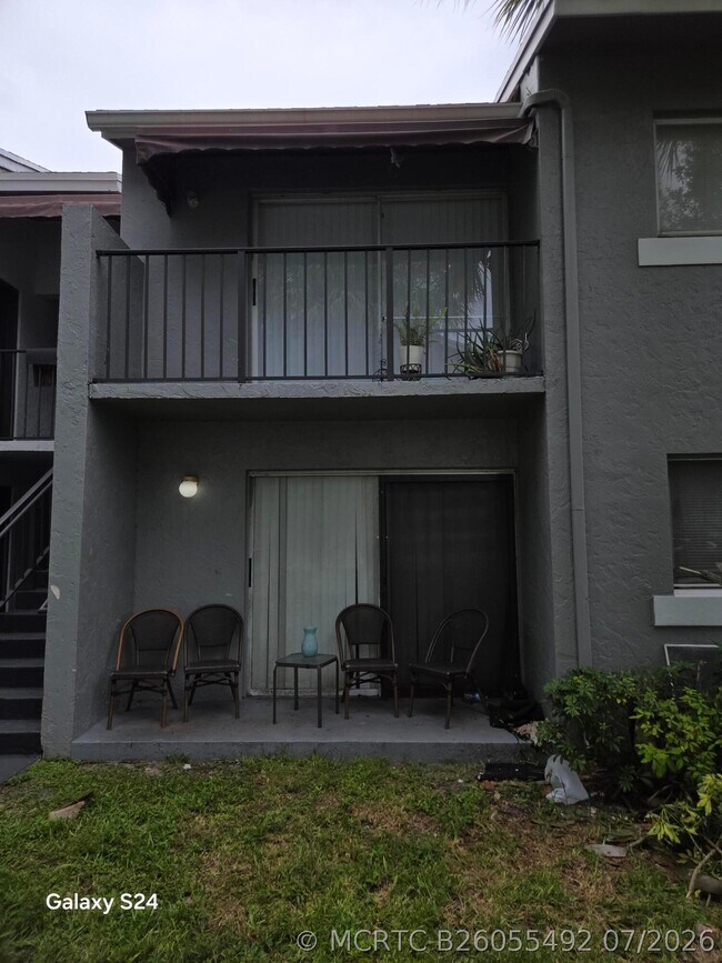 Building Photo - 1141 Lake Victoria Dr