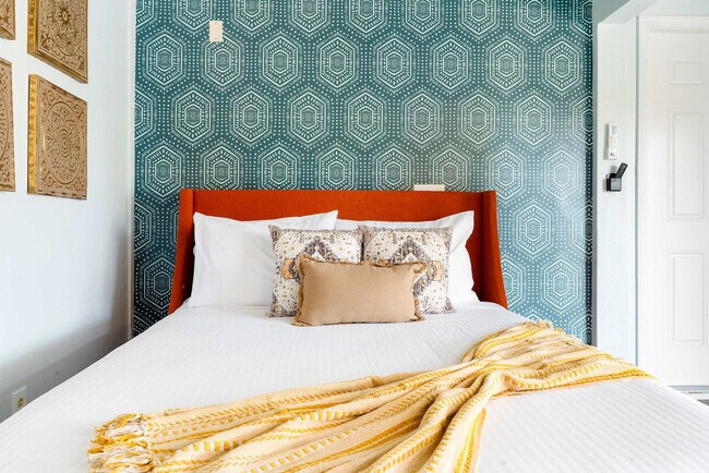 Building Photo - 6235 E Thunderbird Rd