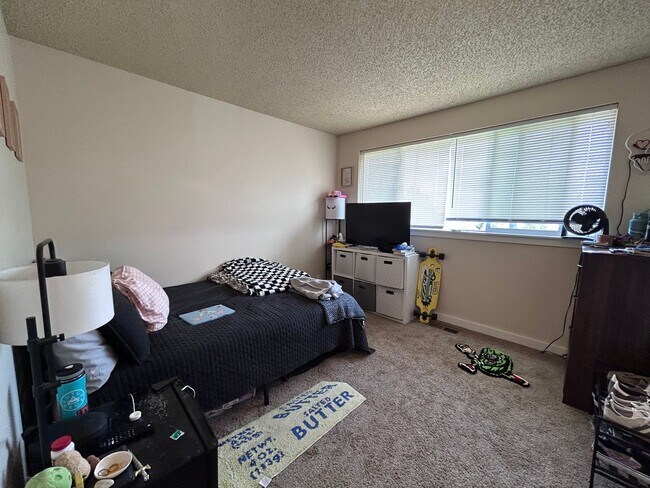 Building Photo - Large 4 Bedroom home with views of Bellingham Bay and Garage