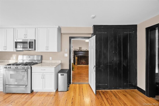 Building Photo - 232 N Country Rd