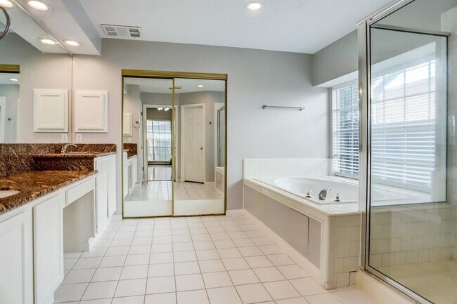 Building Photo - 4415 Oak Valley Dr