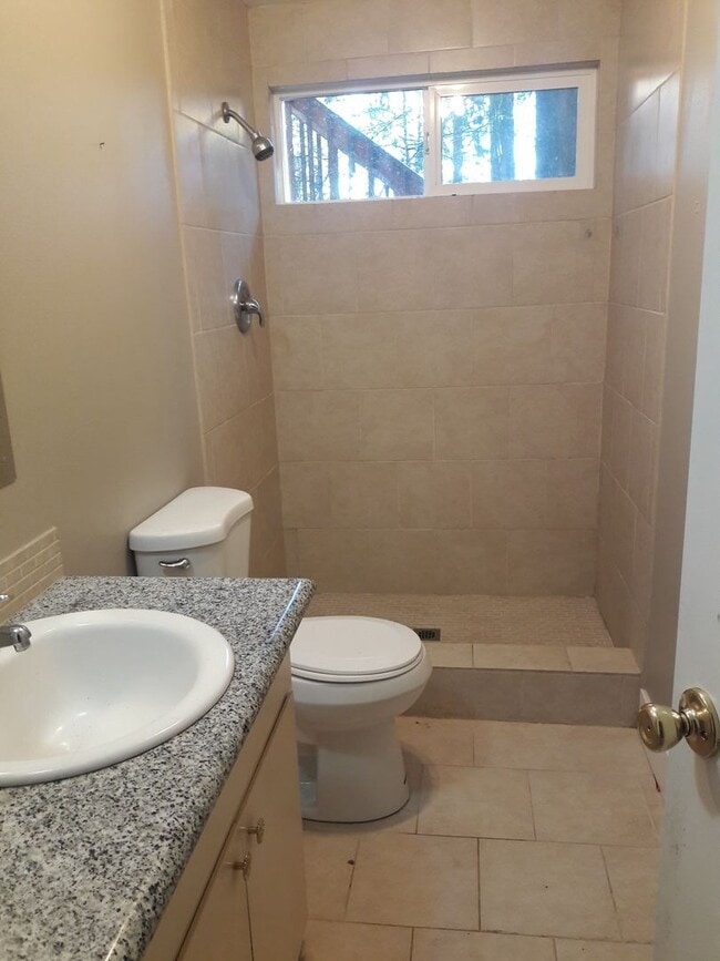 Building Photo - 4 Bedroom 3 Bathroom South Hills home Near...