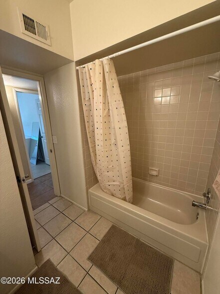 Building Photo - 5750 N Camino Esplendora