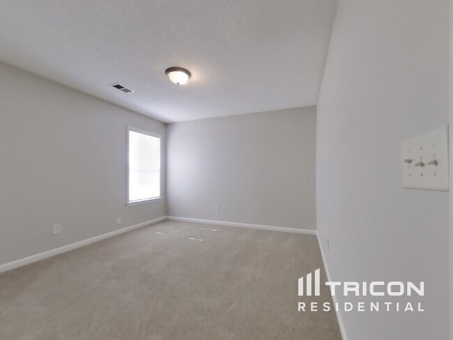 Building Photo - 4495 Feather Way