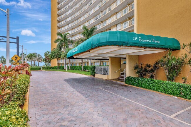 Building Photo - 328 N Ocean Blvd