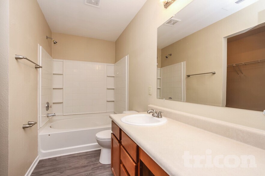 Building Photo - 1164 N Aberdeen Dr
