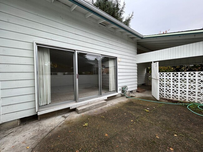 Building Photo - sw114th