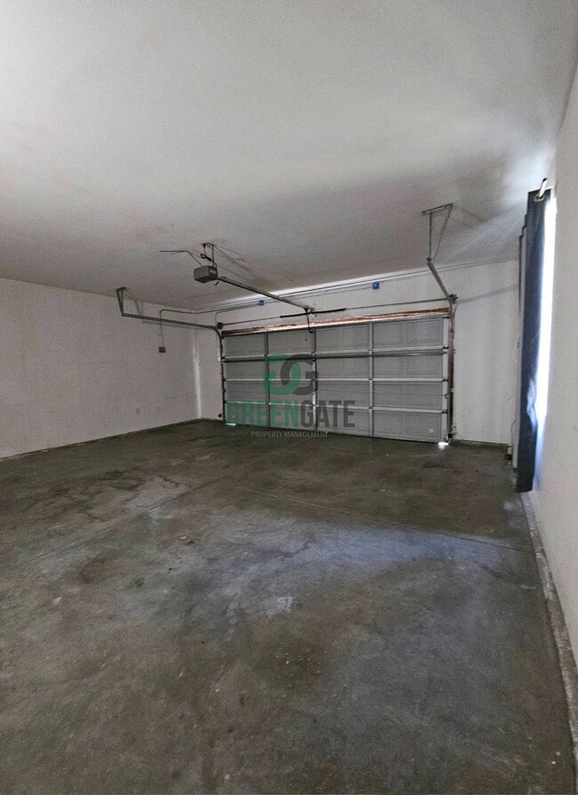 Building Photo - Price Reduced! 4 Bedroom 3 Bath Home is No...